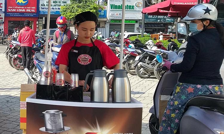 Đại gia cà phê đua nhau 'xuống đường'