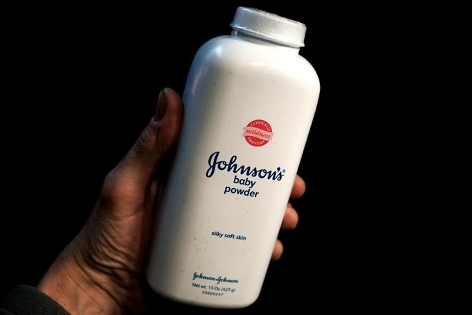 Johnson & Johnson ngừng bán phấn rôm tại Mỹ, Canada