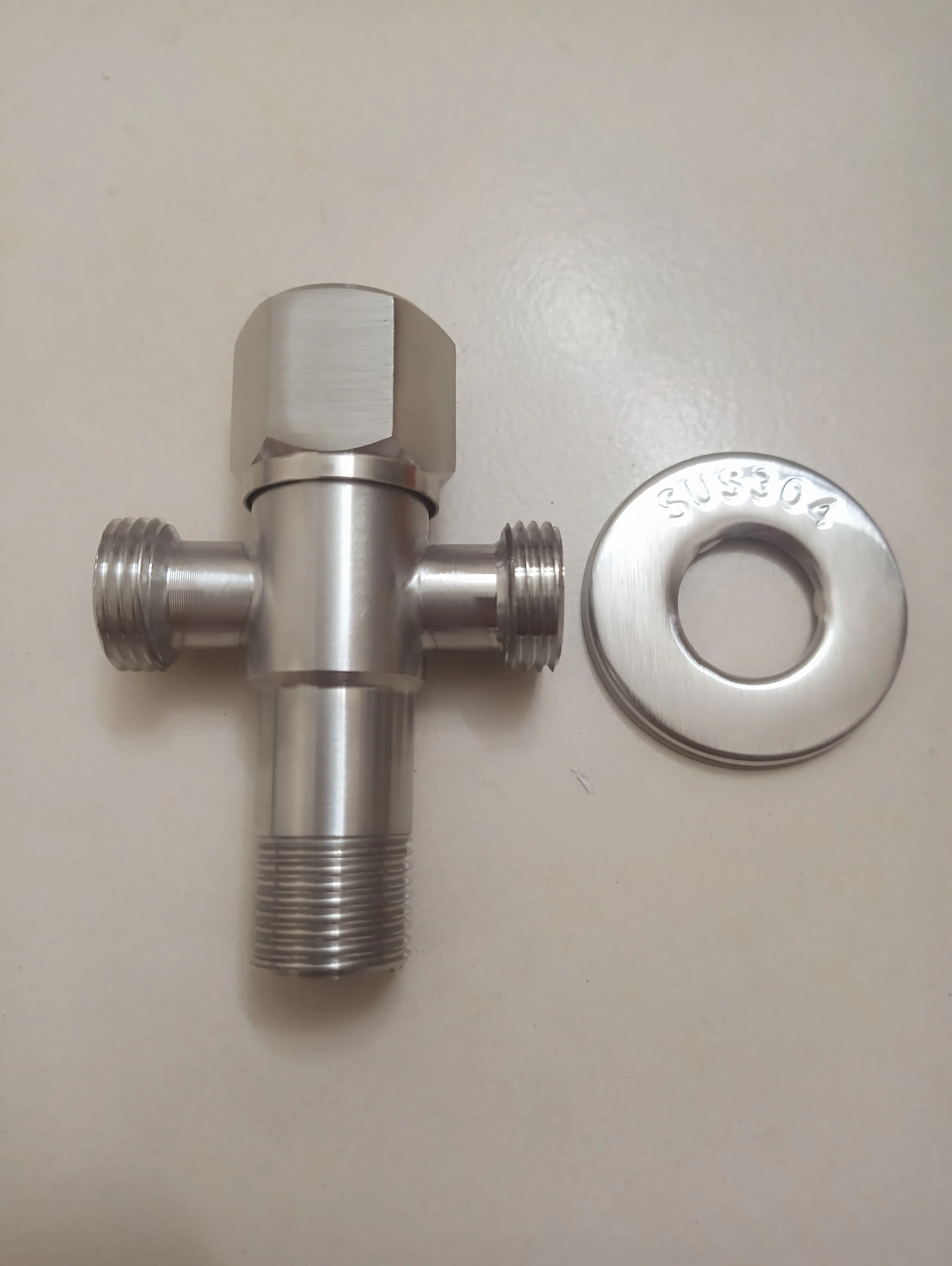 van chia 2 đường nước có khóa